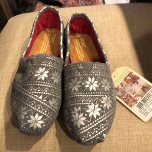 Women’s shoes brand new TOMs